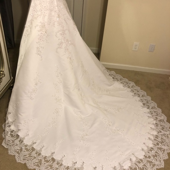 Wedding Dress - Picture 2 of 4